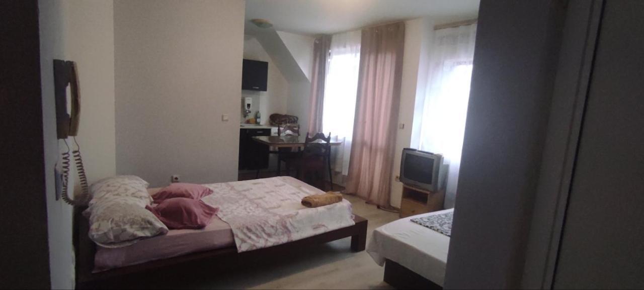 Apartment Ivaylo Varna Esterno foto
